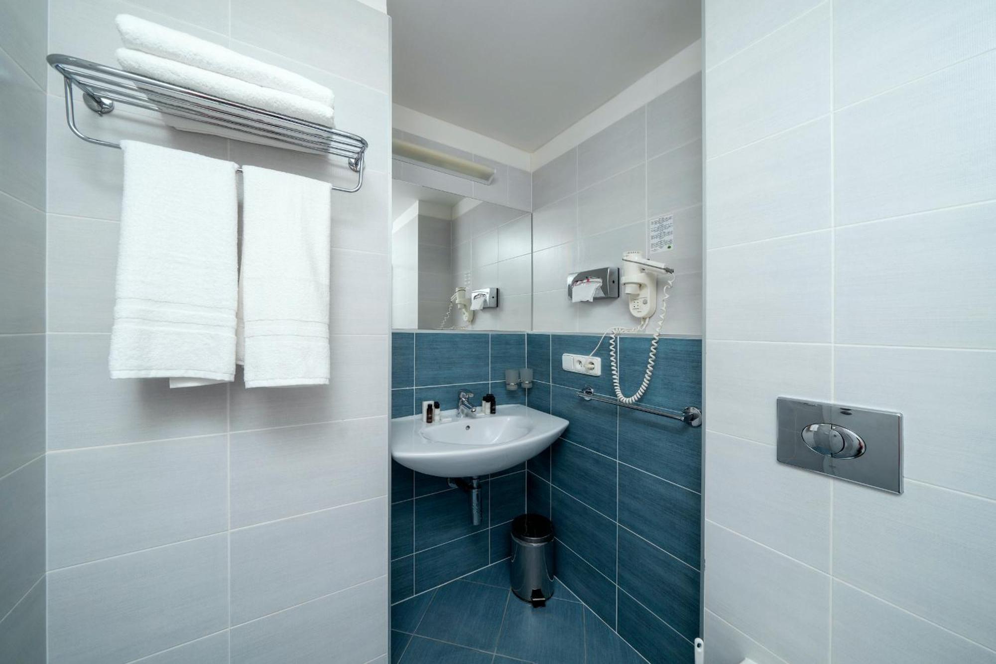 Standard Double or Twin Room,1593960619:JPEG